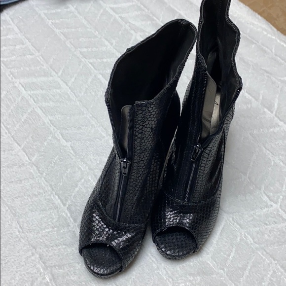 Black Leather Booties, size US:6,5 EU:37 - Picture 2 of 6